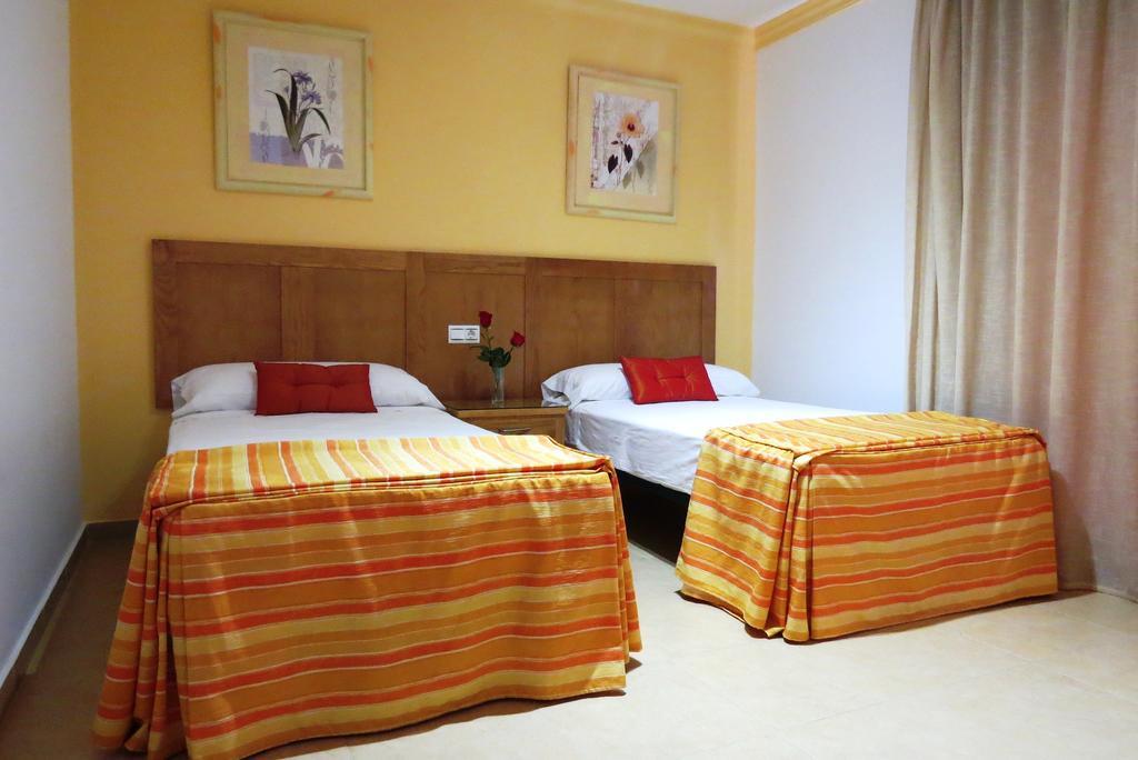 Apartamentos Turisticos Las Yucas 托雷德尔马尔 外观 照片