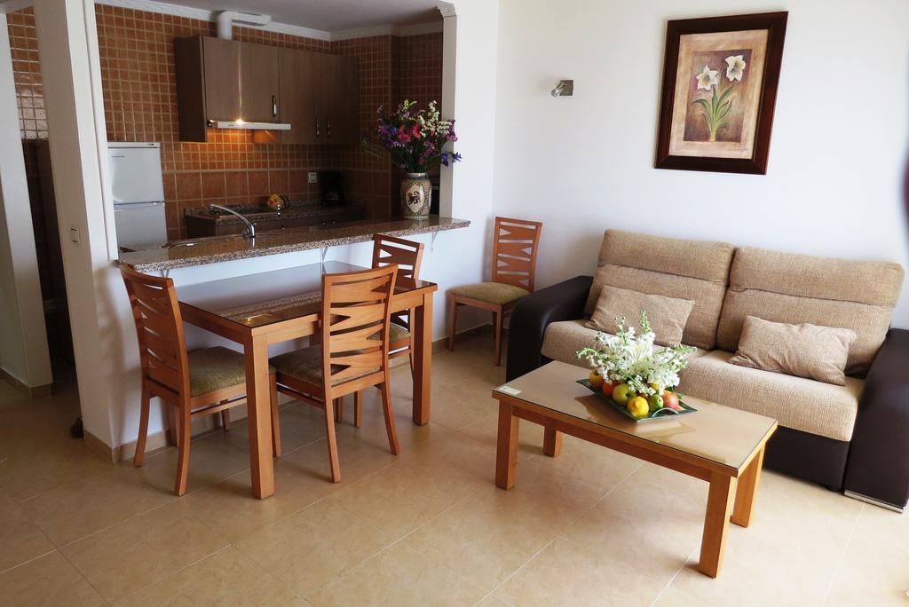 Apartamentos Turisticos Las Yucas 托雷德尔马尔 外观 照片