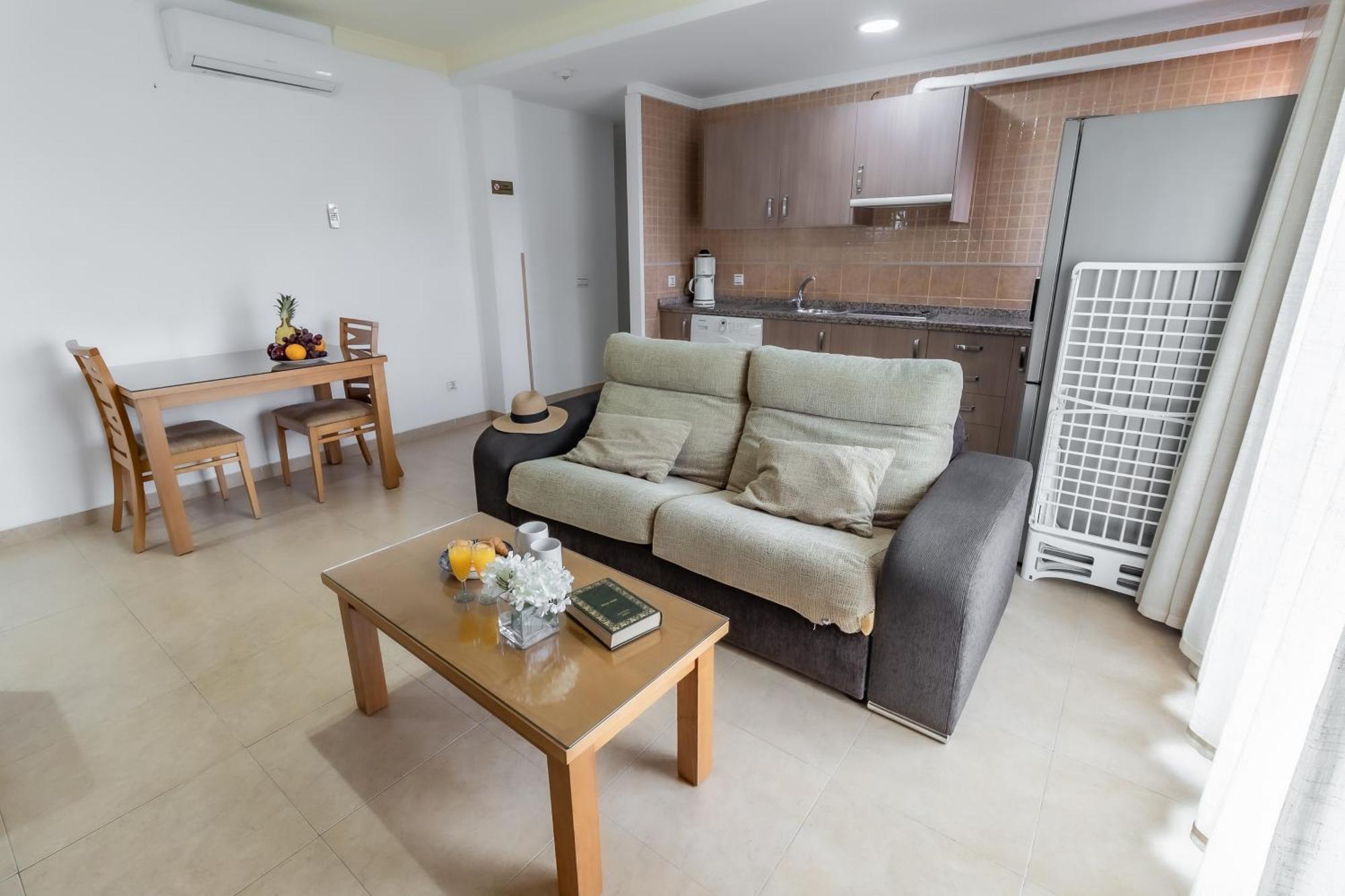 Apartamentos Turisticos Las Yucas 托雷德尔马尔 外观 照片