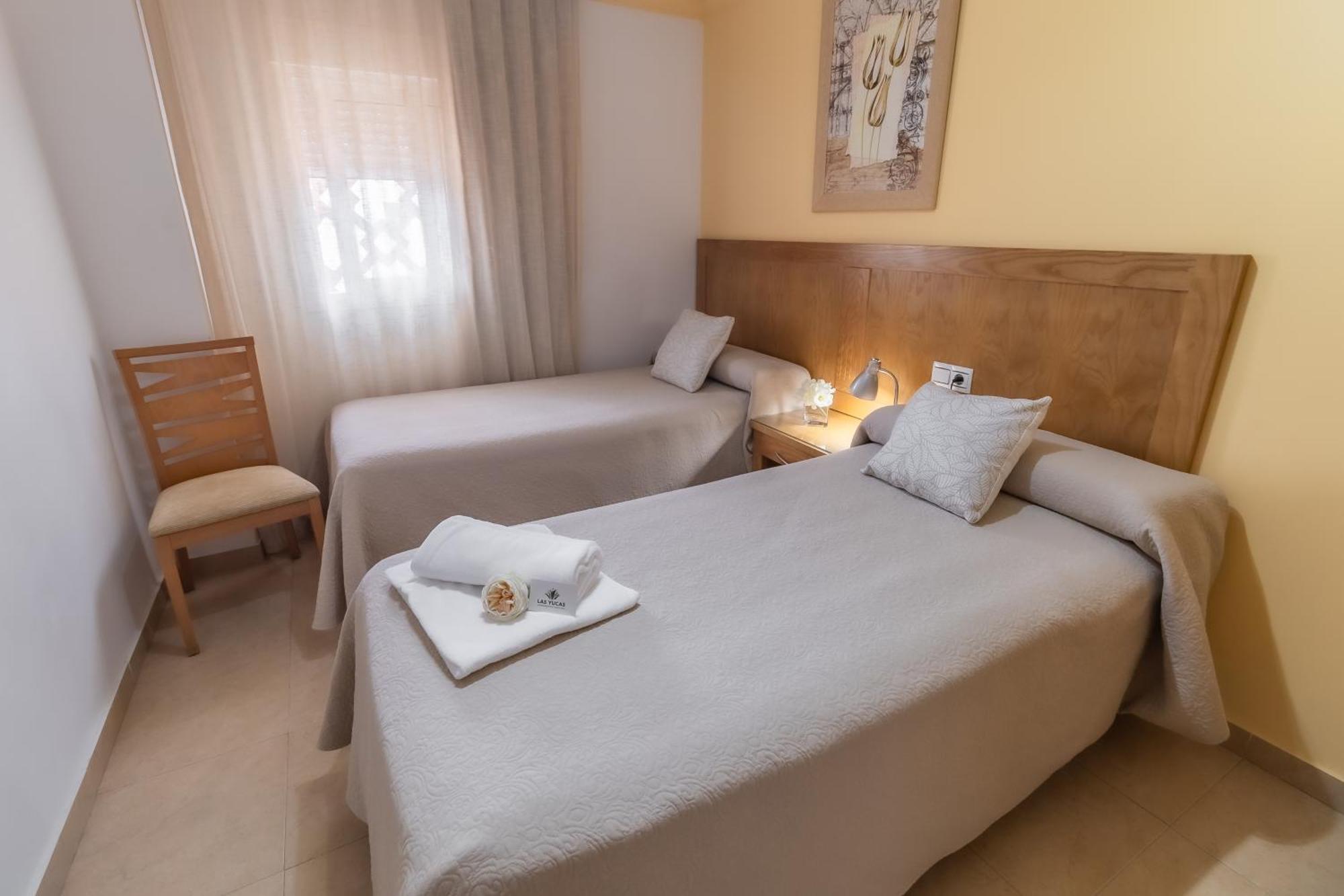 Apartamentos Turisticos Las Yucas 托雷德尔马尔 外观 照片