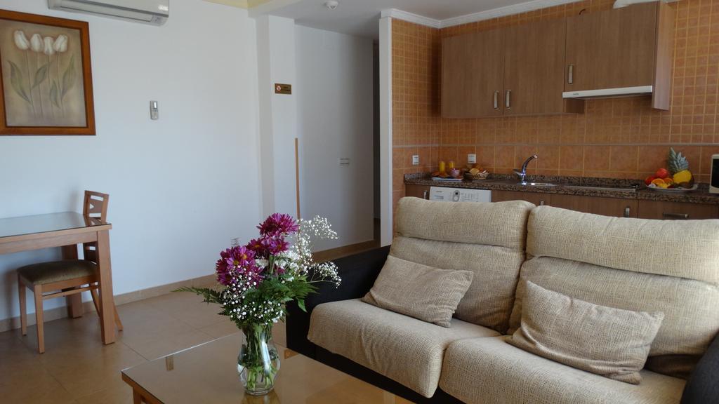 Apartamentos Turisticos Las Yucas 托雷德尔马尔 外观 照片