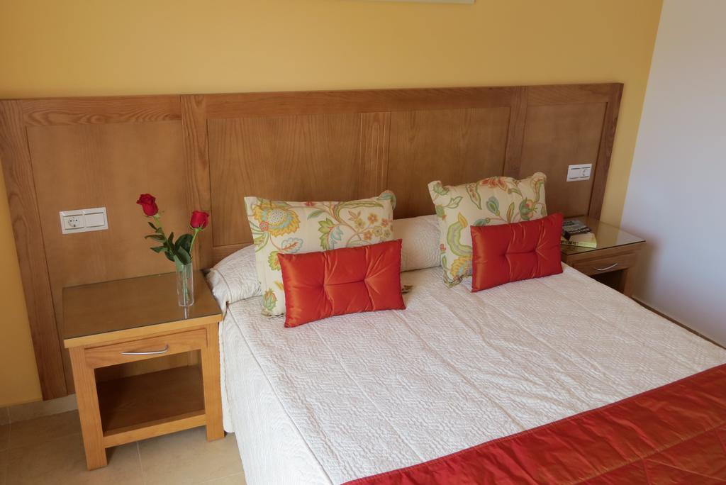 Apartamentos Turisticos Las Yucas 托雷德尔马尔 外观 照片